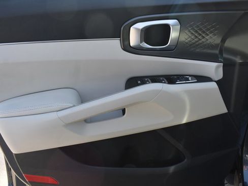 Used 2022 Kia Sorento S image 10