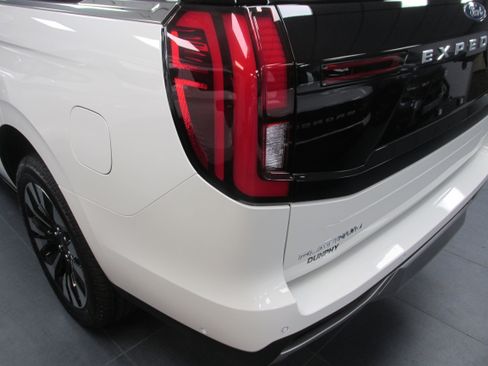 New 2025 Ford Expedition Platinum image 8