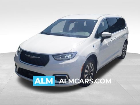 Used 2023 Chrysler Pacifica Touring-L image 1