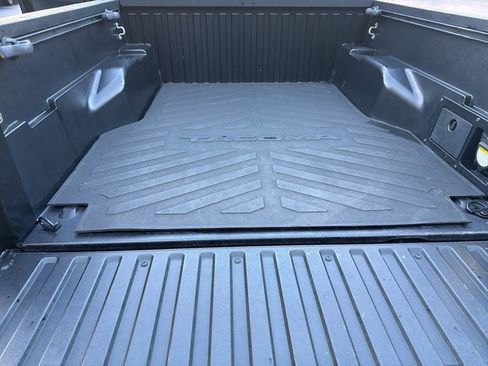 Used 2021 Toyota Tacoma TRD Off-Road image 13