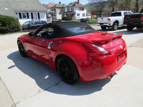 Used 2010 Nissan 370Z Roadster RWD image 6
