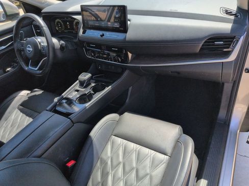 Used 2024 Nissan Rogue Platinum w/ Platinum Premium Package FWD image 18
