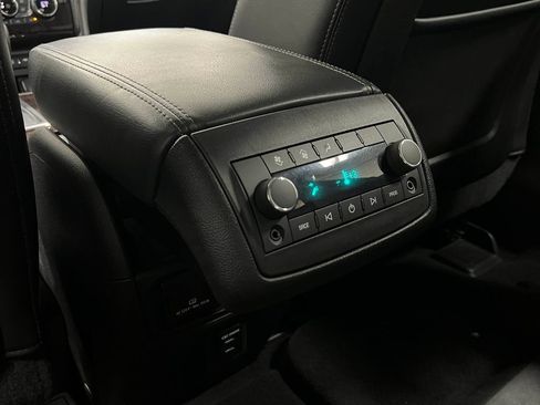 Used 2016 Chevrolet Traverse LT FWD image 26
