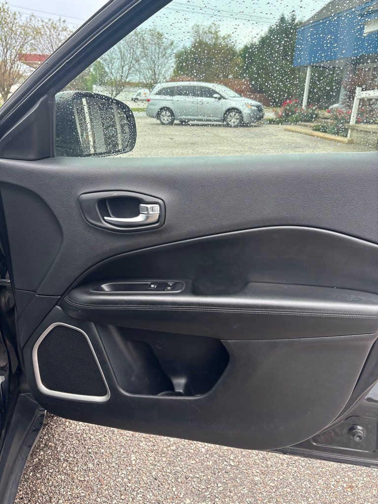 Used 2019 Jeep Compass Latitude AWD/4WD image 13