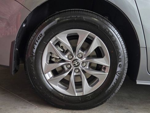 Certified 2026 Toyota Sienna XLE FWD image 5