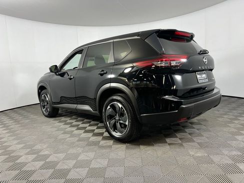 Used 2024 Nissan Rogue SV image 9