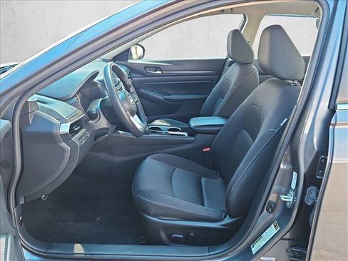 Used 2024 Nissan Altima 2.5 SV FWD image 15