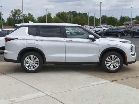 New 2026 Mitsubishi Outlander ES AWD/4WD image 15