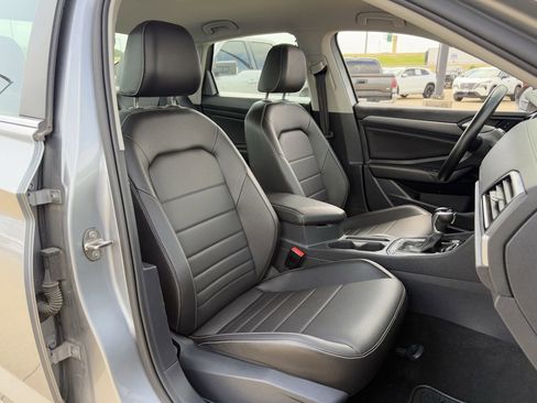 Used 2023 Volkswagen Jetta SE image 27