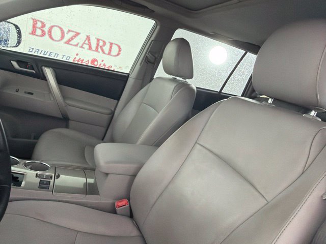 Used 2013 Toyota Highlander SE FWD image 16