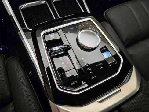 Used 2025 BMW 760i xDrive 760i xDrive image 40