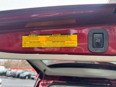 Used 2014 Toyota Sienna XLE image 17