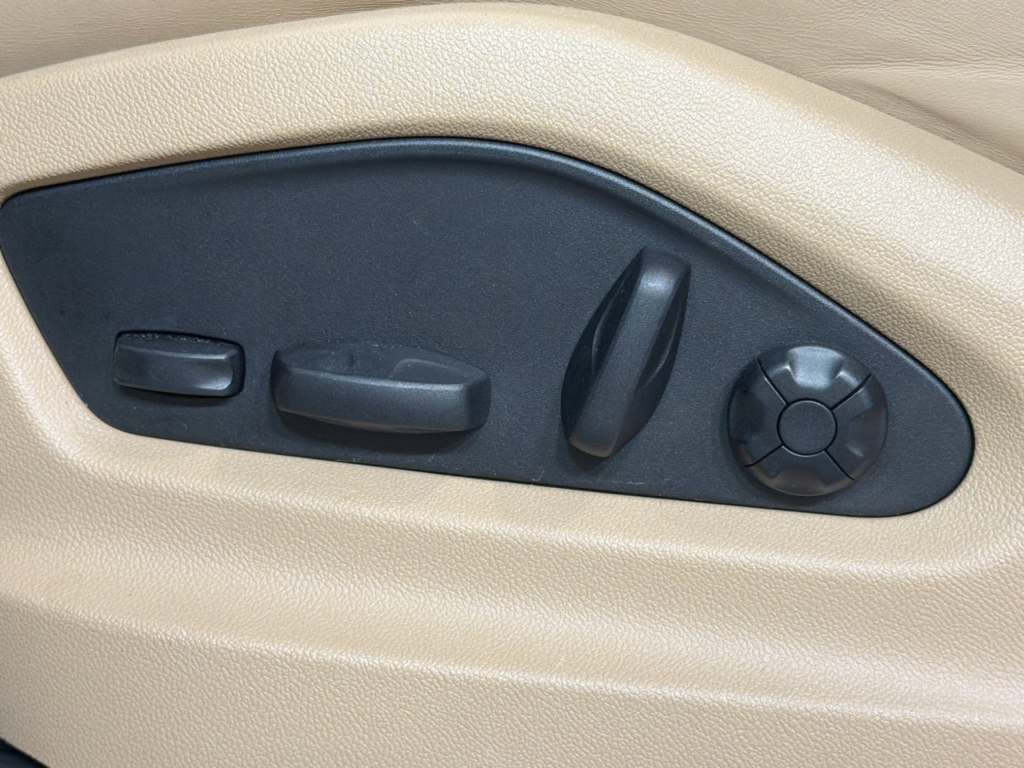 Certified 2023 Porsche Cayenne Platinum Edition AWD/4WD image 25