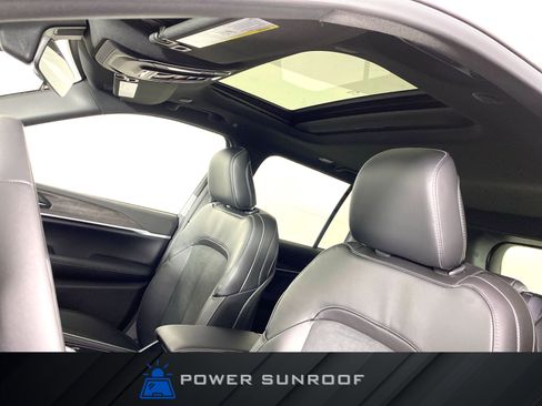 New 2026 Jeep Grand Cherokee Altitude image 2