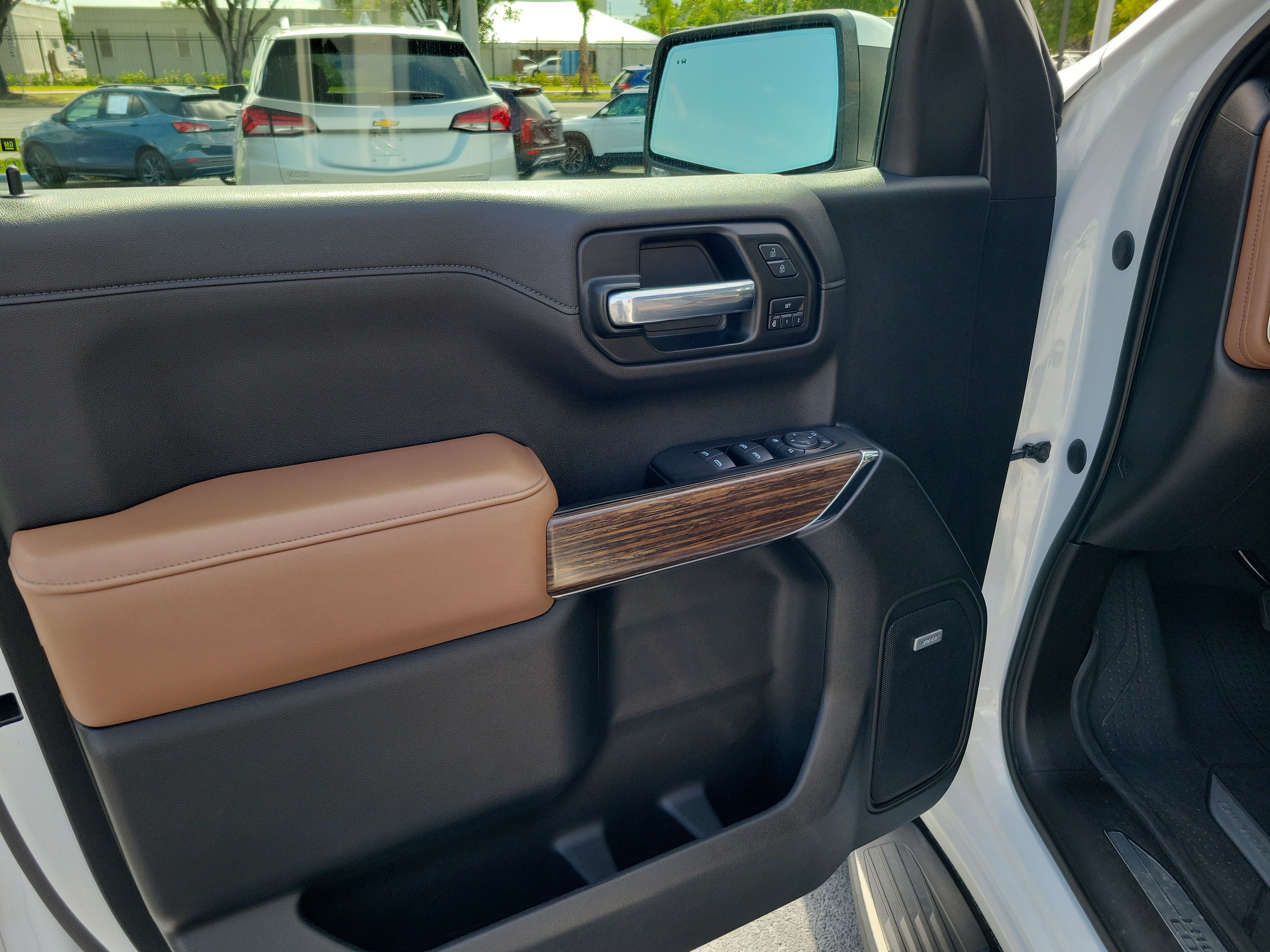 Used 2021 Chevrolet Silverado 1500 High Country w/ Technology Package AWD/4WD image 17