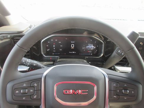 New 2026 GMC Sierra 1500 SLE image 18