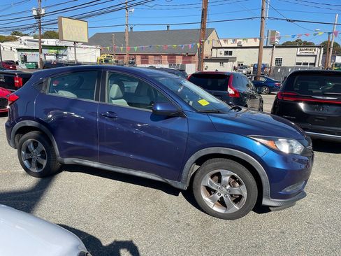 Used 2017 Honda HR-V LX image 4