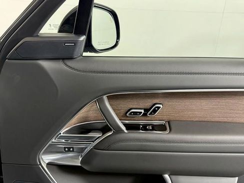 New 2025 Land Rover Range Rover Long Wheelbase SE image 20