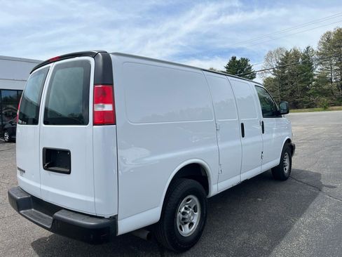 Used 2018 Chevrolet Express 2500 RWD image 5