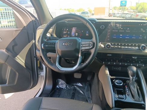 Used 2025 Chevrolet Colorado ZR2 w/ Technology Package AWD/4WD image 13