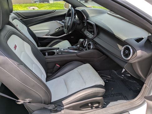 Used 2016 Chevrolet Camaro SS RWD image 13