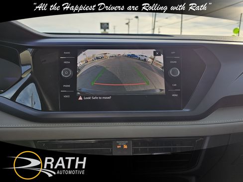 Used 2024 Volkswagen Taos SE image 14