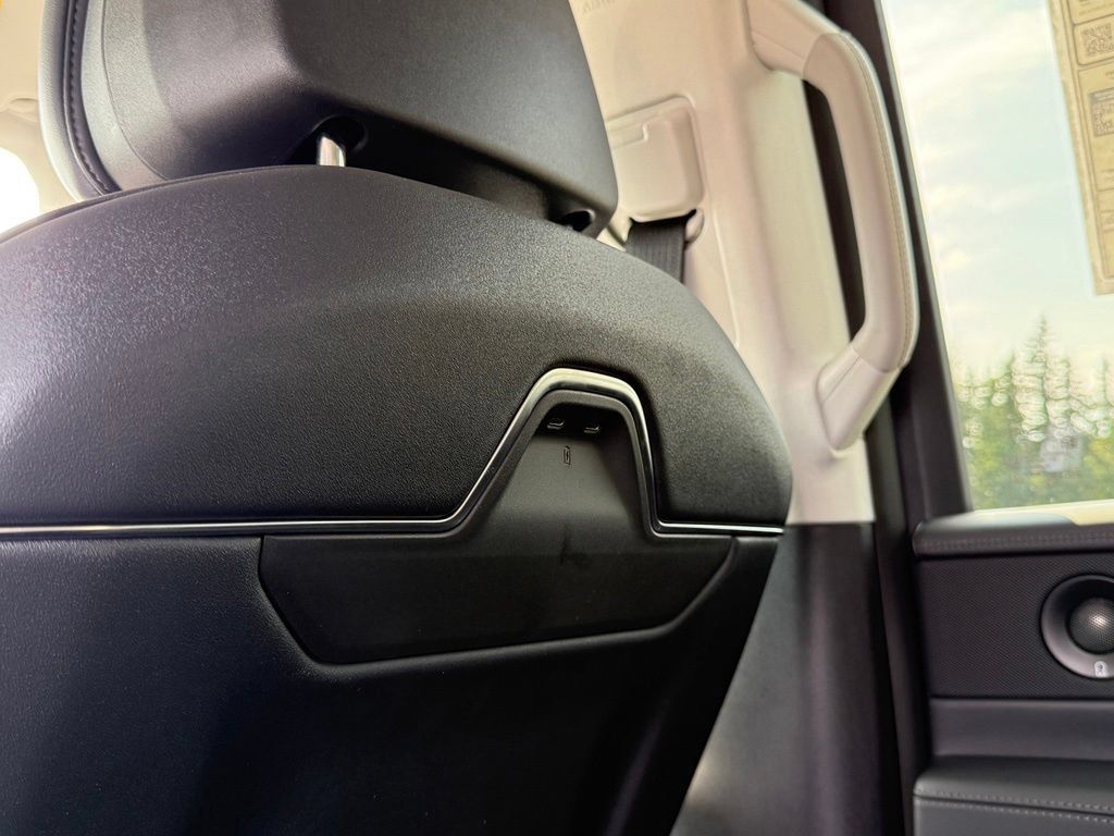 New 2027 Lincoln Navigator Premiere AWD/4WD image 13