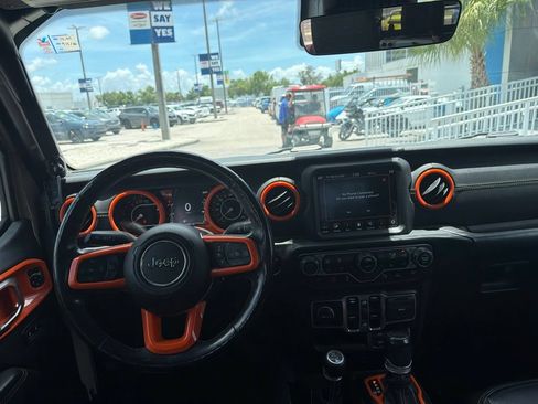 Used 2020 Jeep Gladiator Overland AWD/4WD image 11
