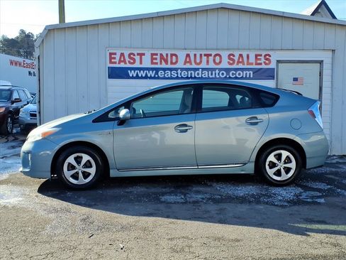 Used 2013 Toyota Prius Three image 2