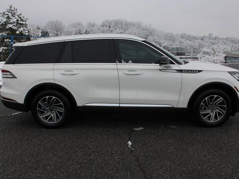Used 2022 Lincoln Aviator AWD w/ Elements Package image 10