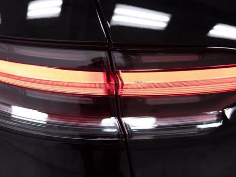 Certified 2026 Porsche Macan Turbo AWD/4WD image 19