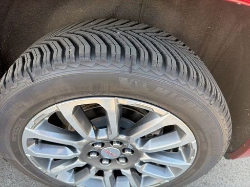 Used 2021 GMC Acadia Denali w/ Denali Ultimate Package image 11