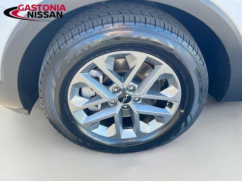 Used 2023 Kia Telluride LX image 41