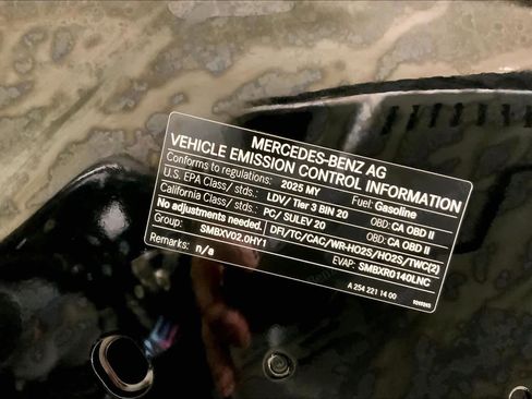 Used 2025 Mercedes-Benz C 300 4MATIC Sedan image 31