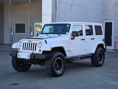 Used 2012 Jeep Wrangler Unlimited Sahara image 8