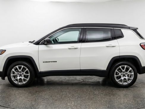 Used 2025 Jeep Compass Limited AWD/4WD image 5