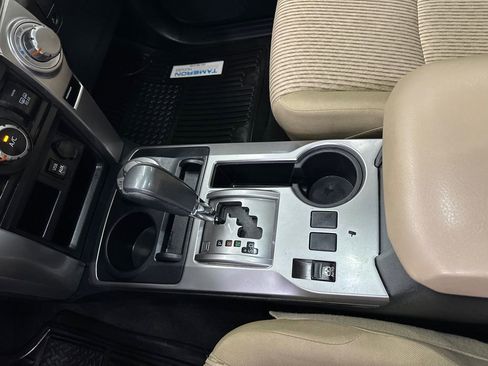 Used 2018 Toyota 4Runner SR5 AWD/4WD image 30