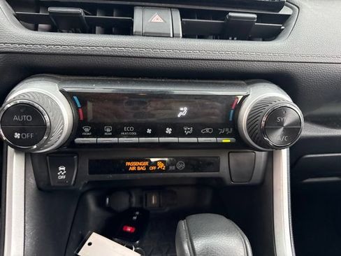 Used 2021 Toyota RAV4 XLE AWD/4WD image 20