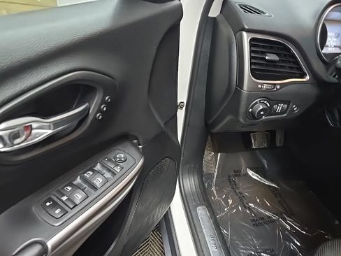 Used 2020 Jeep Cherokee Limited AWD/4WD image 27