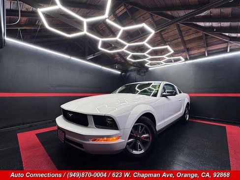 Used 2005 Ford Mustang Coupe RWD image 2