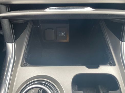 Used 2022 Ford Explorer XLT w/ Equipment Group 202A AWD/4WD image 24