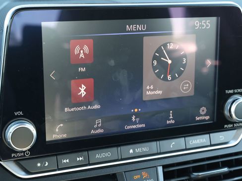 Used 2024 Nissan Altima 2.5 SV image 19