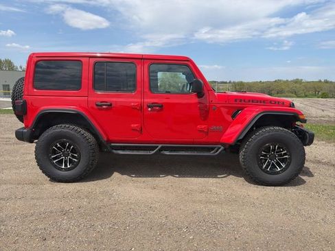 Used 2025 Jeep Wrangler Unlimited Rubicon AWD/4WD image 4