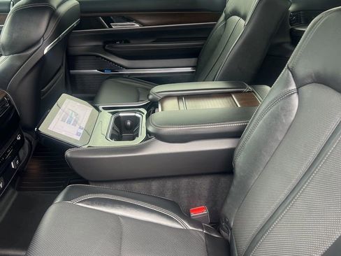 Used 2022 Jeep Grand Wagoneer Series I image 8