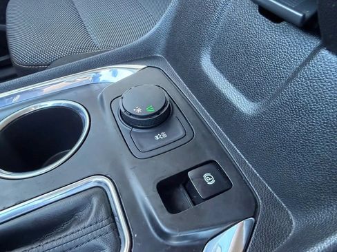 Used 2018 Chevrolet Traverse LT FWD image 24