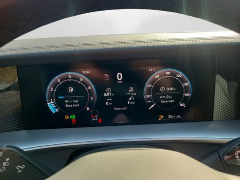 New 2026 Volkswagen Tiguan SE R-Line AWD/4WD image 11