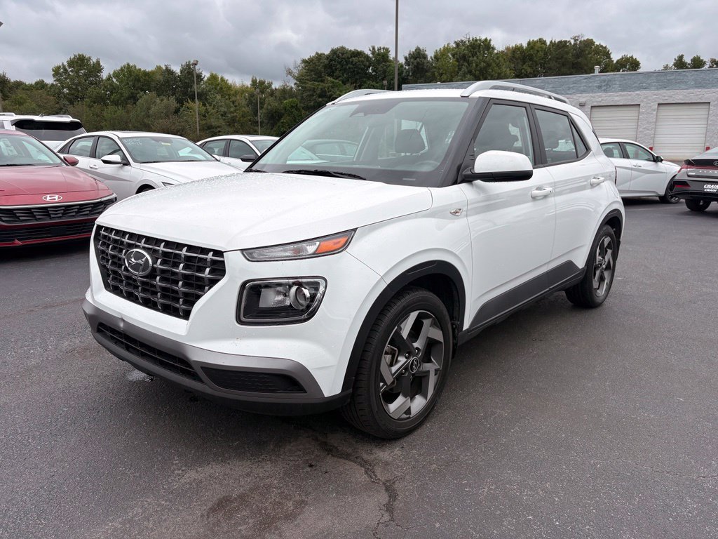 Used 2024 Hyundai Venue SEL FWD image 3