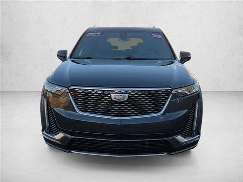 Used 2022 Cadillac XT6 Premium Luxury image 2