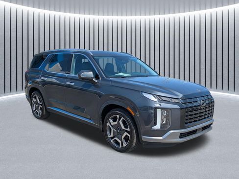 Used 2024 Hyundai Palisade Limited FWD image 2