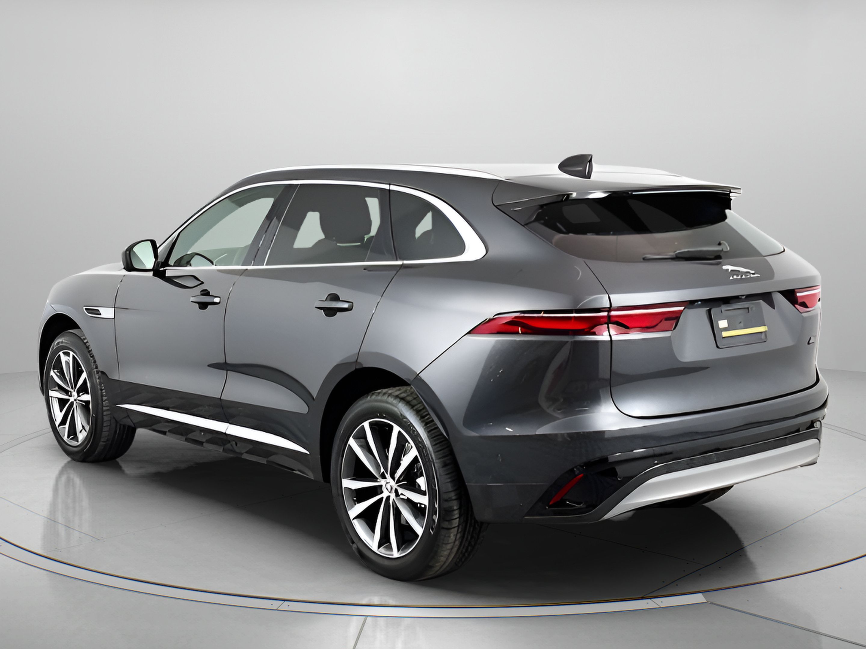 Used 2026 Jaguar F-PACE R-Dynamic S AWD/4WD image 3
